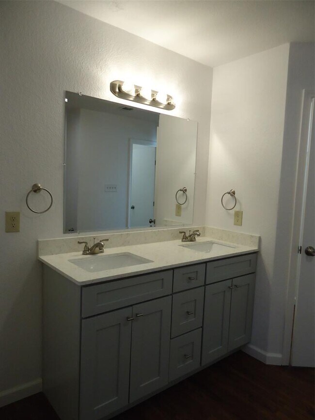 Building Photo - 811 Crieff Cross Dr