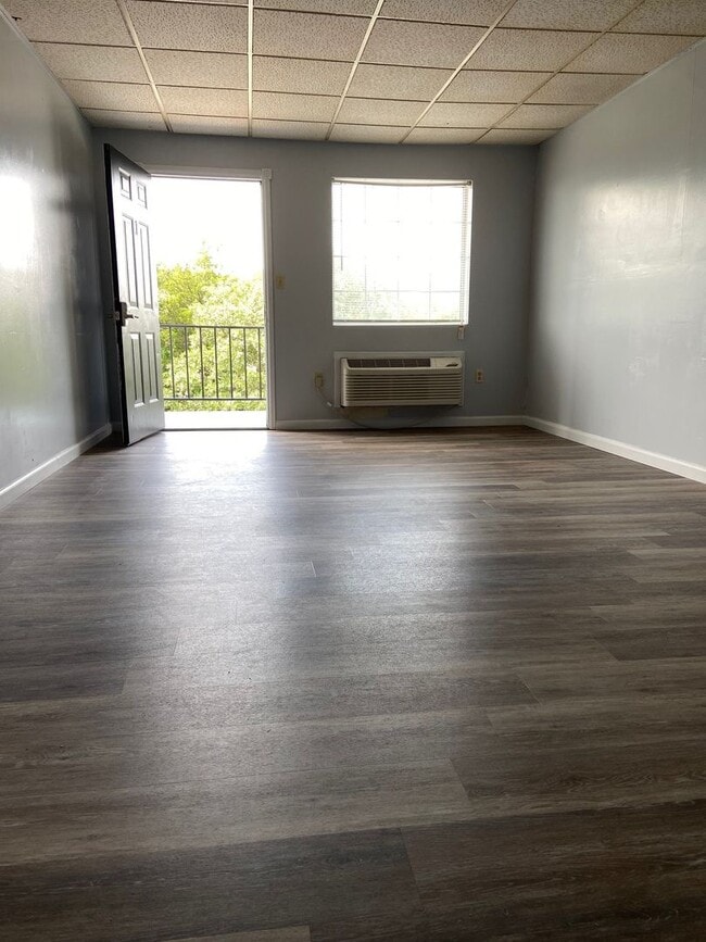 Primary Photo - Studio Apartment in Hollister