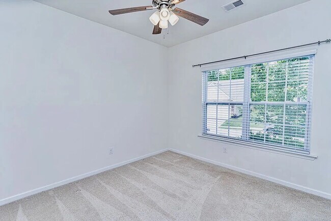 Building Photo - 245 Hartwood Lake Ln