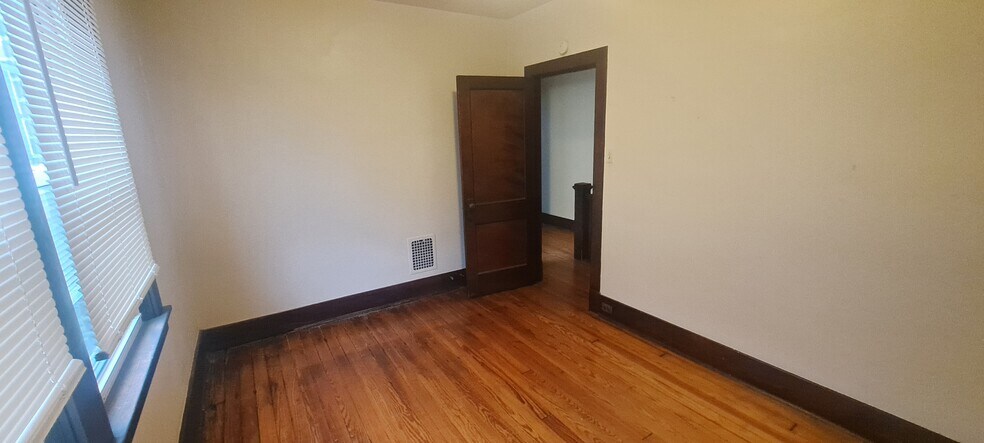 middle bedroom - 182 North Ave