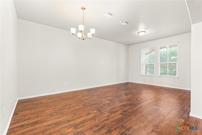 Building Photo - 3302 Lorne Dr