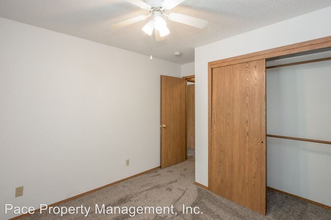 Building Photo - 2 br, 1 bath Apartment - 303 Finkbine Lane