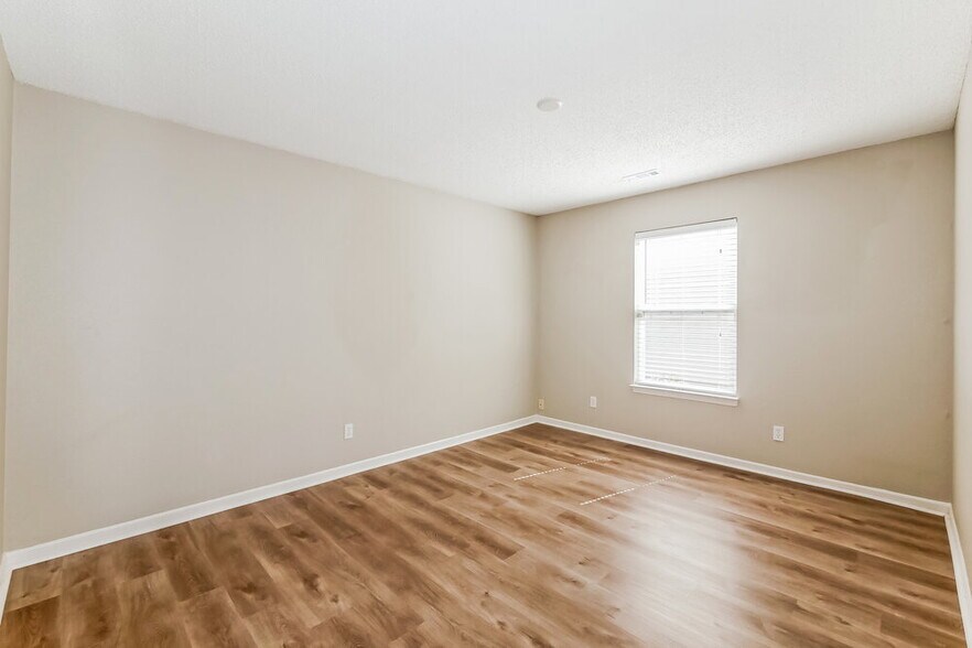 Building Photo - 10236 Hatherley Way