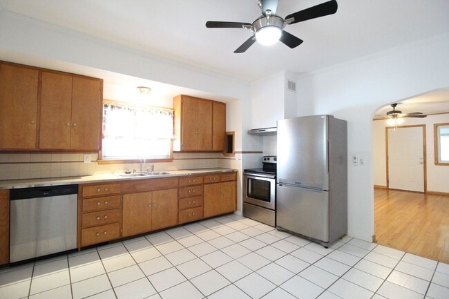 Building Photo - 1+ Bedroom 1 Bath Apartment in Midtown