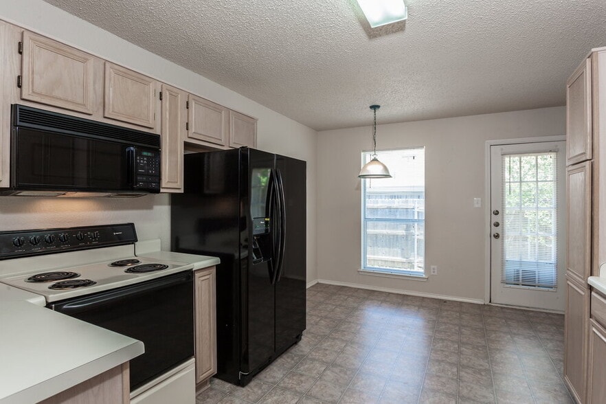Building Photo - 10216 Aurora Dr