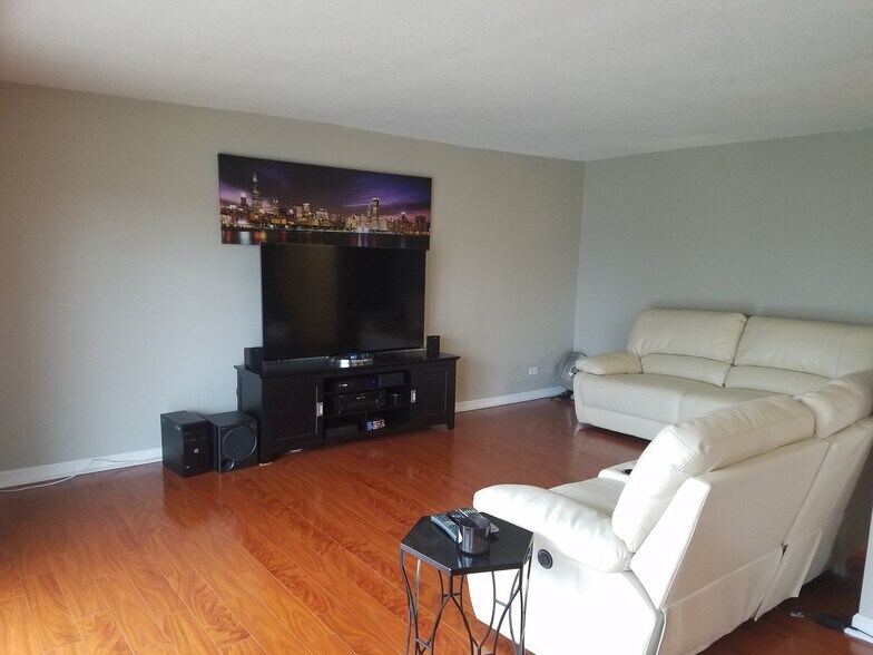 Building Photo - 111 S Baybrook Dr