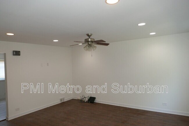 Building Photo - 5 E Judith Ann Dr