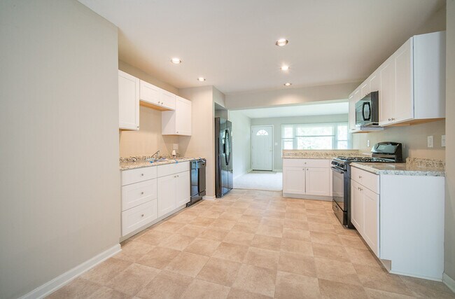 Building Photo - 12315 Adams Rd