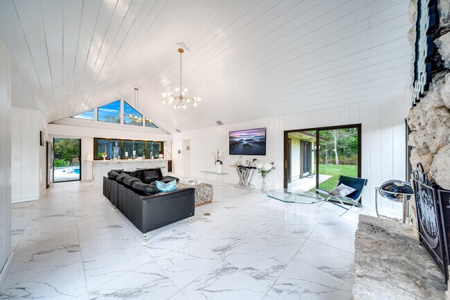 Building Photo - 583 Rambling Dr Cir