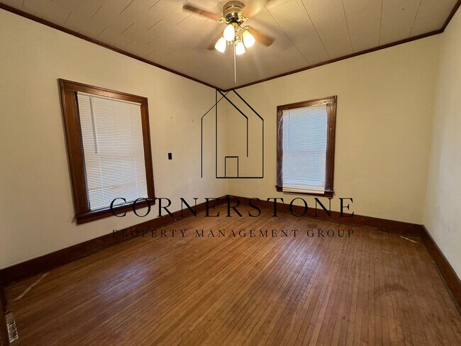 Building Photo - 122 E Pleasant St