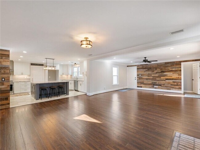 Building Photo - 3965 Hamilton View Way NE