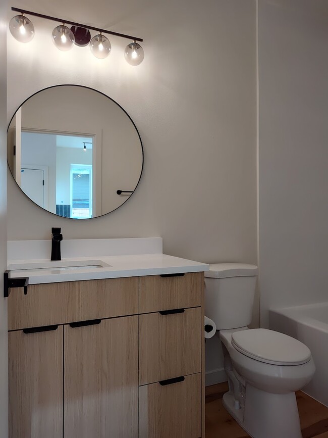 Building Photo - 4260 NE Going St