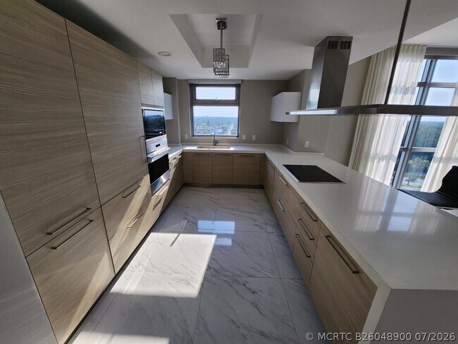 Building Photo - 17301 Biscayne Blvd