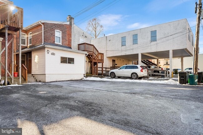 Building Photo - 33 E Front St