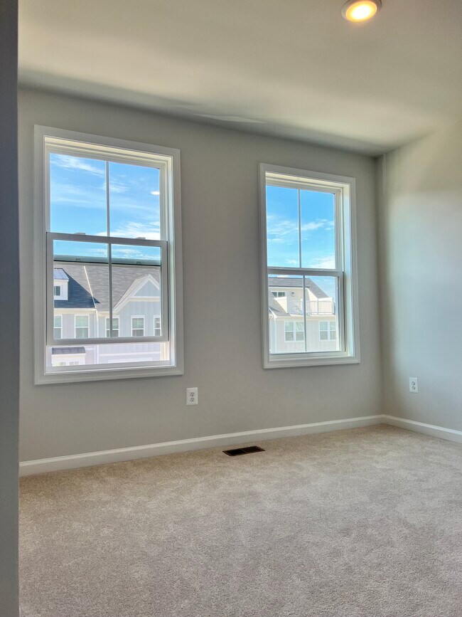 Guest Bedroom 1 - 4511 Dupree St