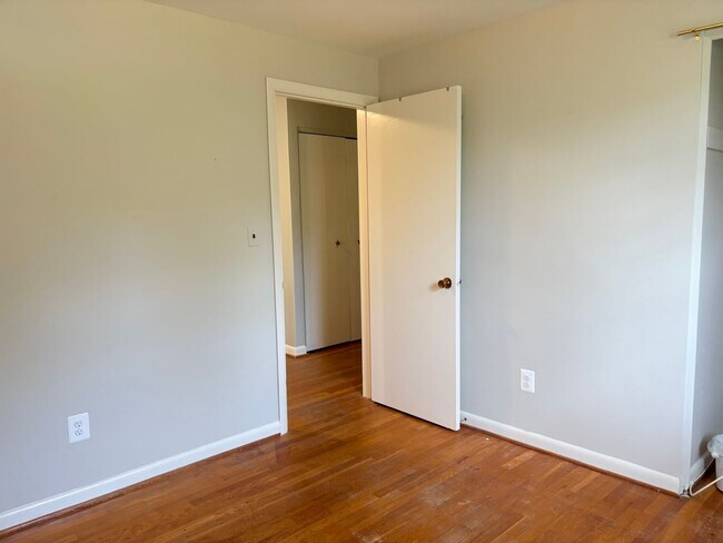 Building Photo - 6192 Northwood Dr
