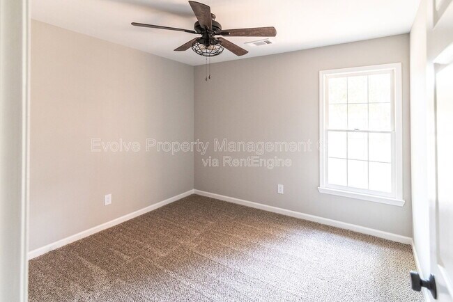 Building Photo - 779 Dogwood Cove