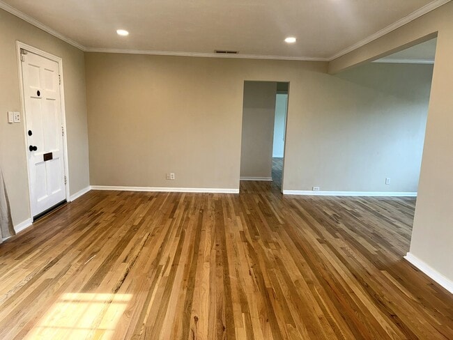 Building Photo - 221 E Griffith Way