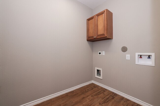 Building Photo - 204 S 13th St