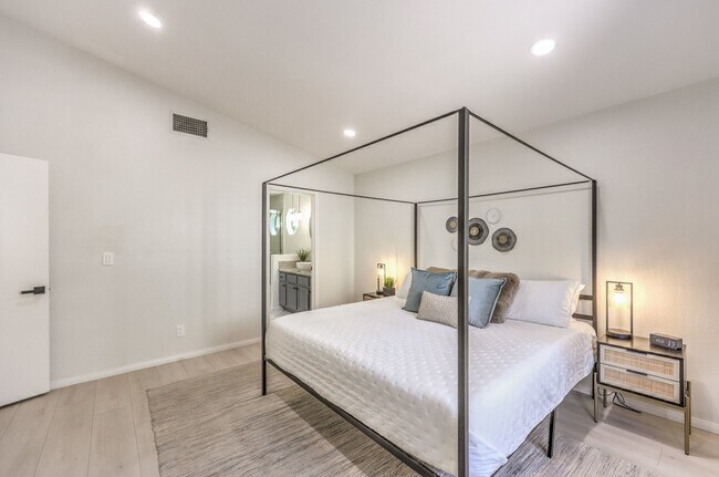 Building Photo - 9532 Sunken Reef Cir