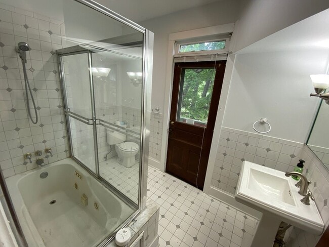 Building Photo - Short North - Victorian Village Single Family Brick House