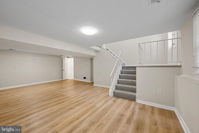 Building Photo - 908 Country Terrace