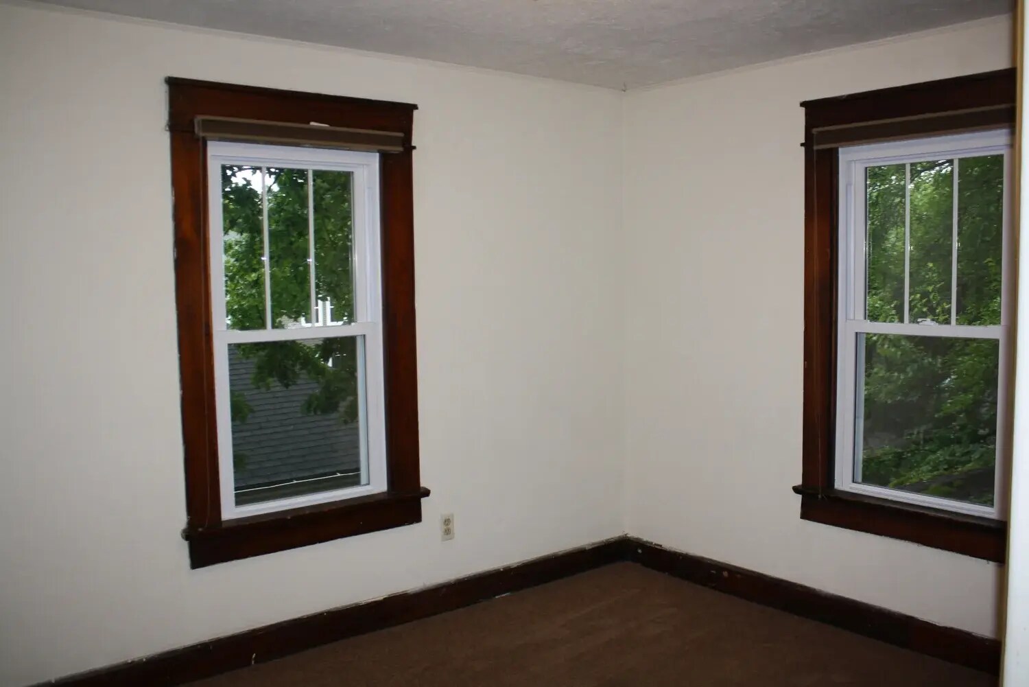 Building Photo - 518 E 2nd St