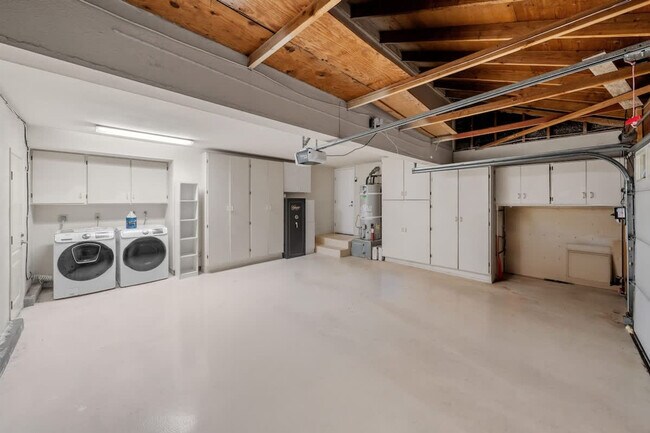 Building Photo - 9737 Benavente Pl