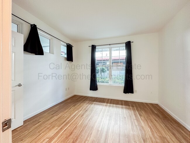 Building Photo - 1121 40th St