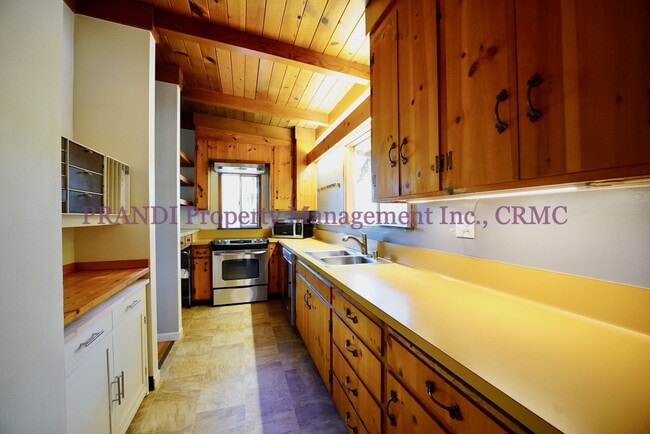 Building Photo - Central San Rafael Hillside Home on Corner...