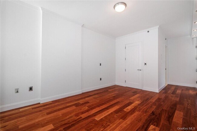 Building Photo - 10 City Pl