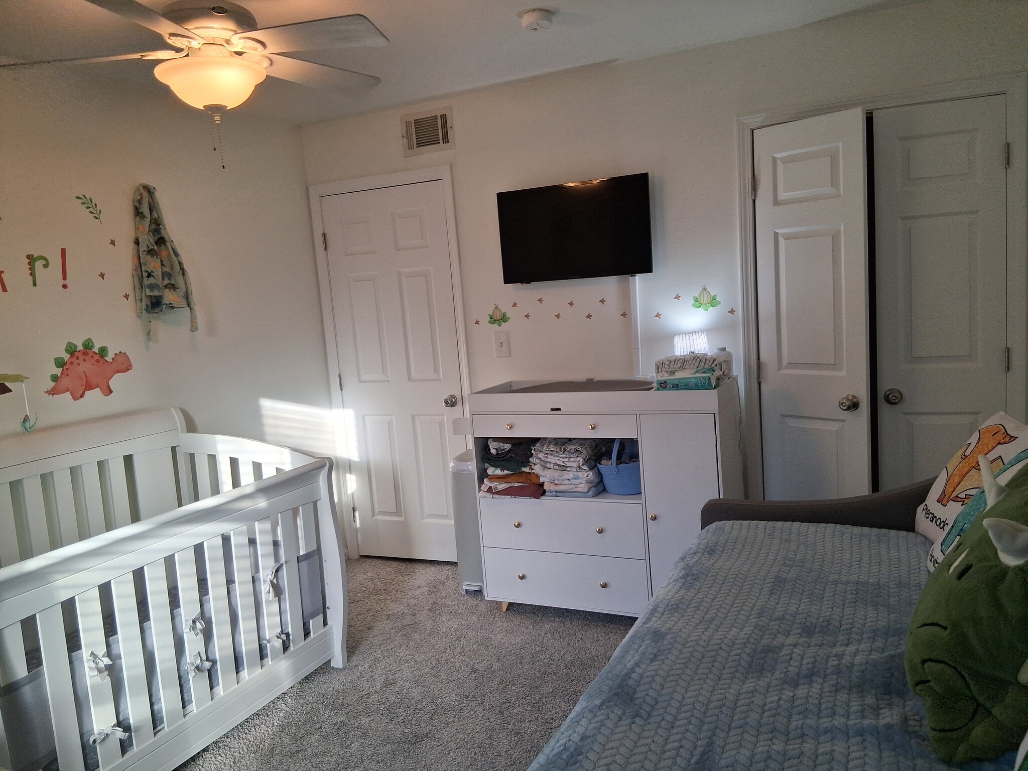 Building Photo - 423 W 8th St