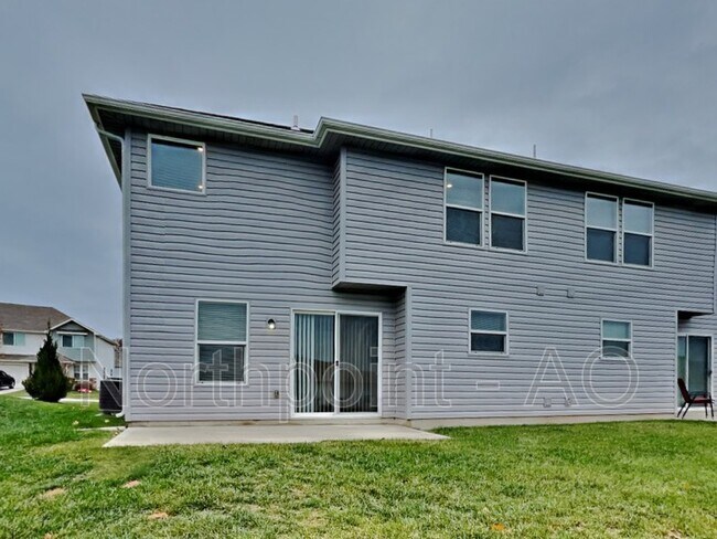 Building Photo - 107 SW Rose St