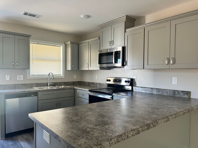 Building Photo - Three bedroom three bath available now!