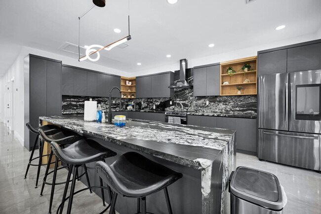 Building Photo - 5313 NE 1st Ave