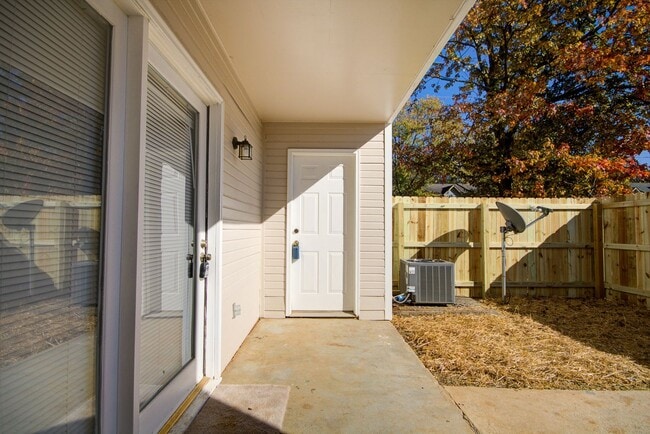 Building Photo - Nice Rental in Central Decatur!