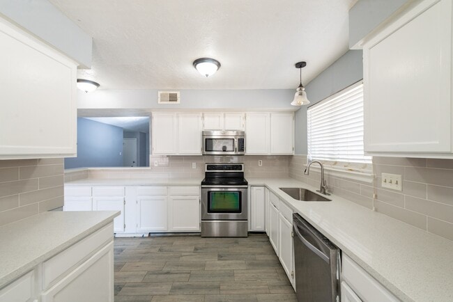 Building Photo - 3323 Silverside Dr