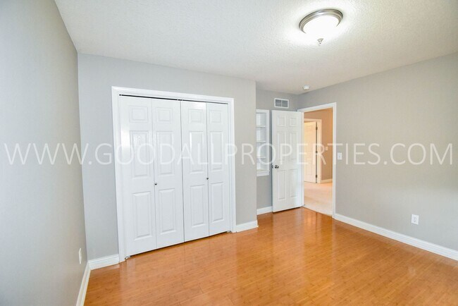Building Photo - 3 Bedroom Home in West Des Moines