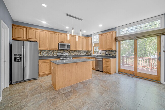 Building Photo - 436 W Parkside Dr