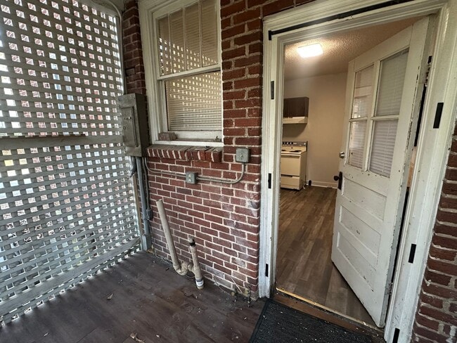 Building Photo - 3231-3233 Duncan St