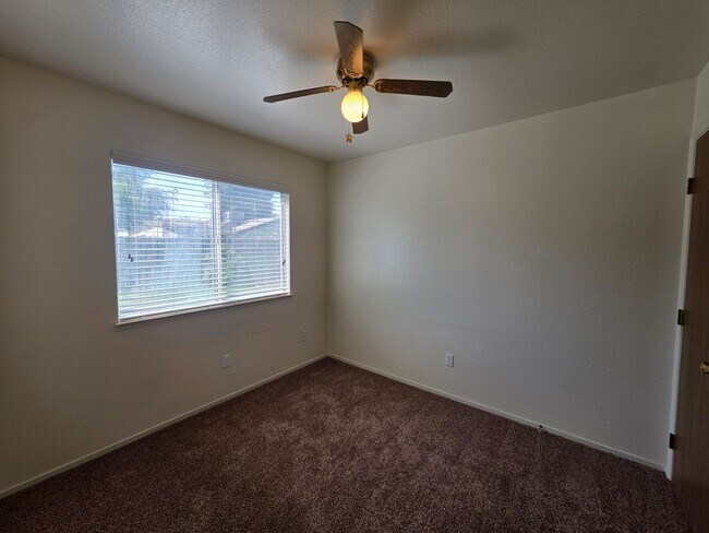 Building Photo - *** MOVE IN SPECIAL - $500.00 OFF FIRST MONTHS RENT***