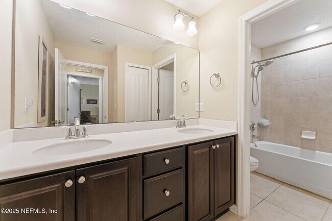 Building Photo - 22 Medio Dr