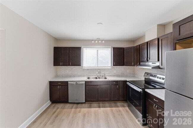 Building Photo - 2405 Greenland Ave