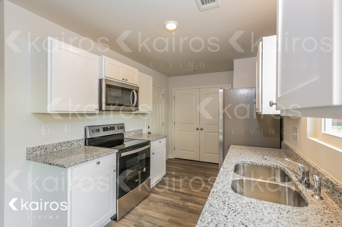 Building Photo - 841 VISTAMOUNT PATH