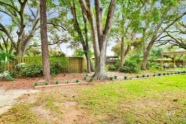 Building Photo - 208 E 22nd Ave