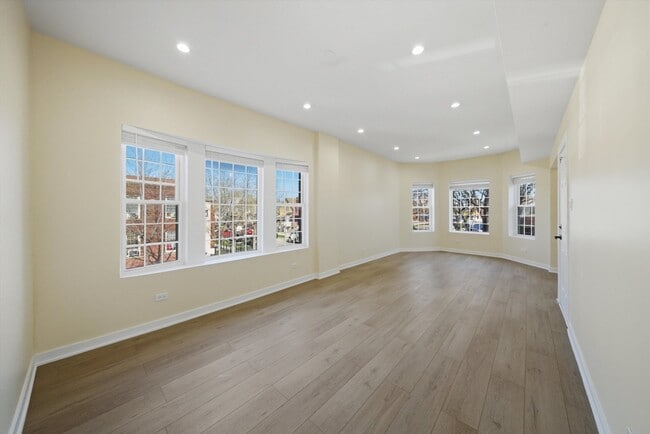 Building Photo - 4957 W Superior St