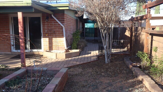 Building Photo - Spacious