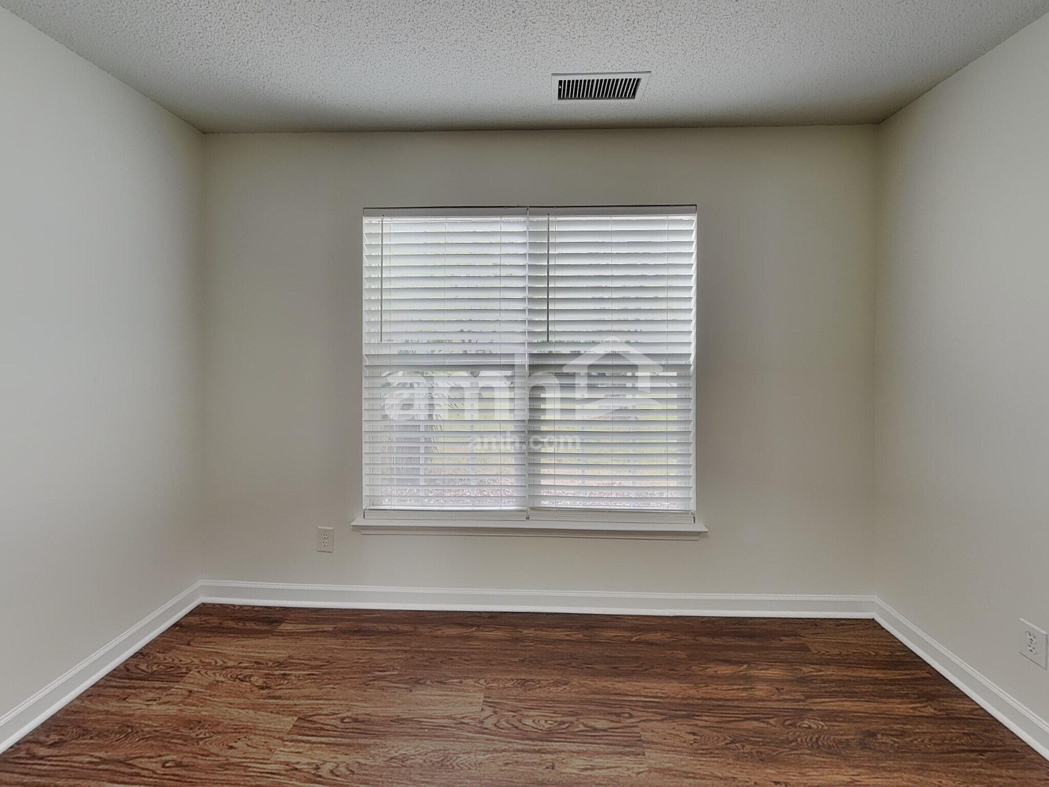 Building Photo - 1065 Meadowbrook Ln SW