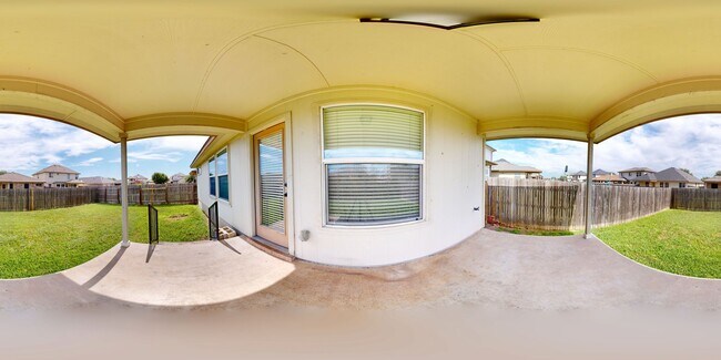 Building Photo - REMODELED BEAUTY WAITING FOR YOU BY FORT H...