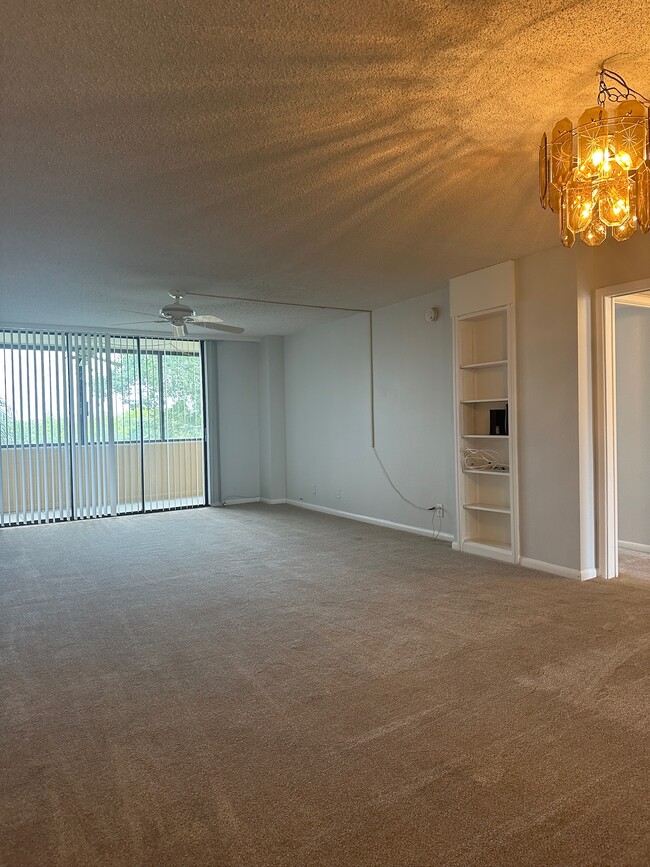 Building Photo - 2617 Cove Cay Dr